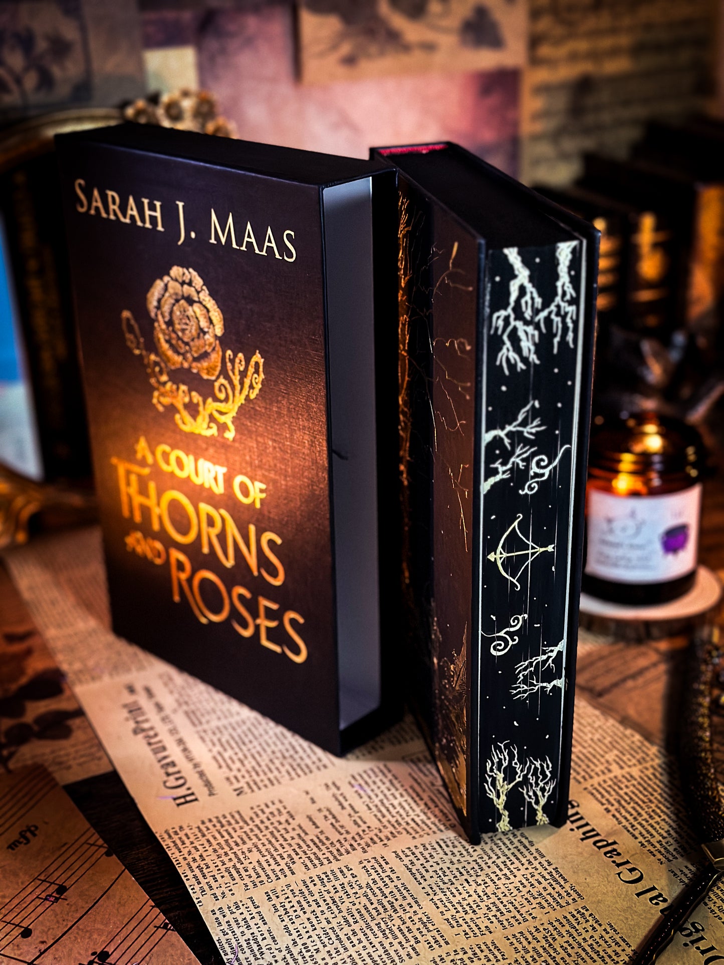 A Court of Thorns and Roses Collector's Edition HAND-PAINTED EDGES