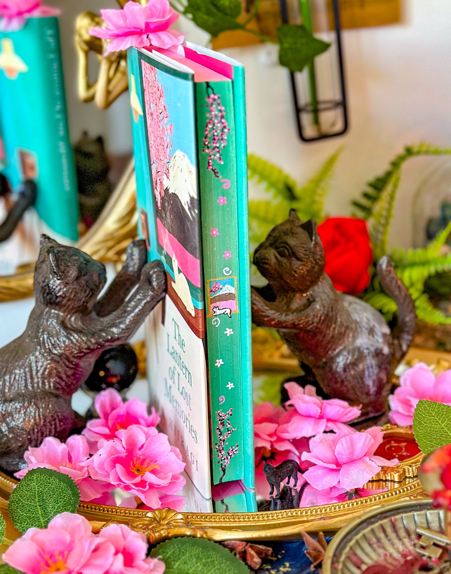 The Lantern of Lost Memories HAND-PAINTED BOOK Edges - Sanaka Hiiragi - Special Edition Book