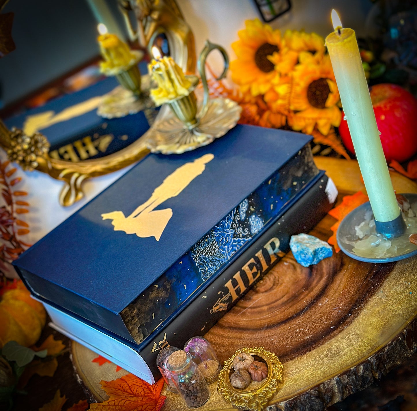 HEIR Hand-painted BOOK EDGES - Sabaa Tahir - Fore-edge Painting