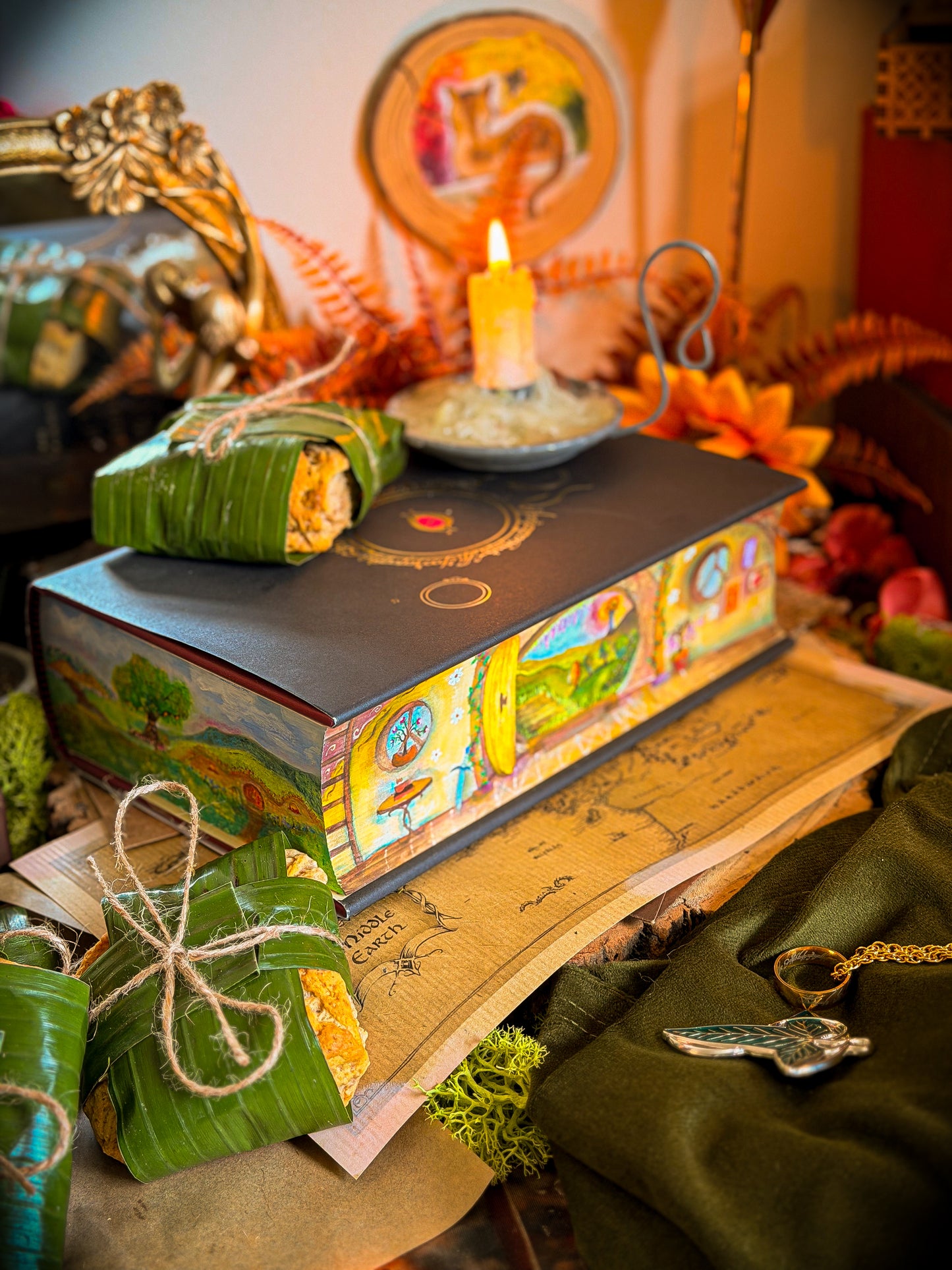 The Lord Of The Rings hand-painted book edges- TOLKIEN SPECIAL EDITION Book